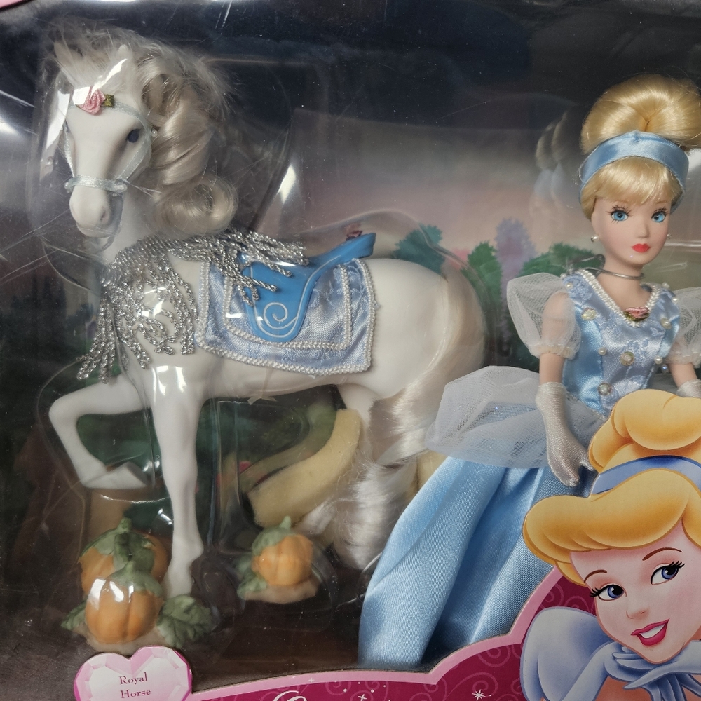 Disney Cinderella Porcelain Keepsake Doll & Horse Collectible NRFM Vintage - Picture 2 of 13
